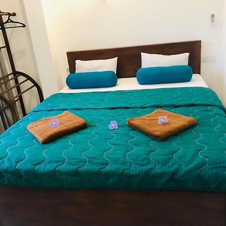 Blue Whales Hotel Хикадува Екстериор снимка