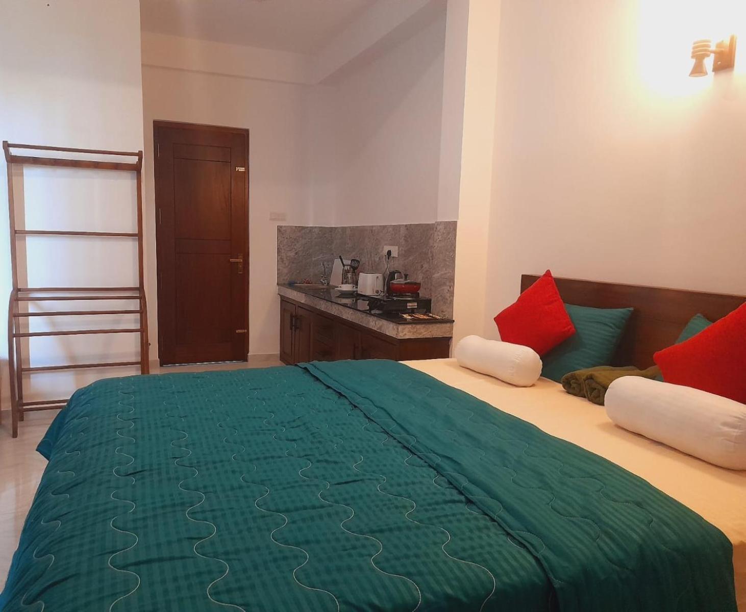 Blue Whales Hotel Хикадува Екстериор снимка