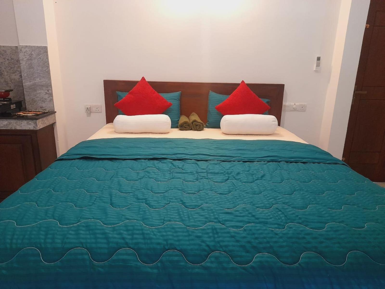 Blue Whales Hotel Хикадува Екстериор снимка
