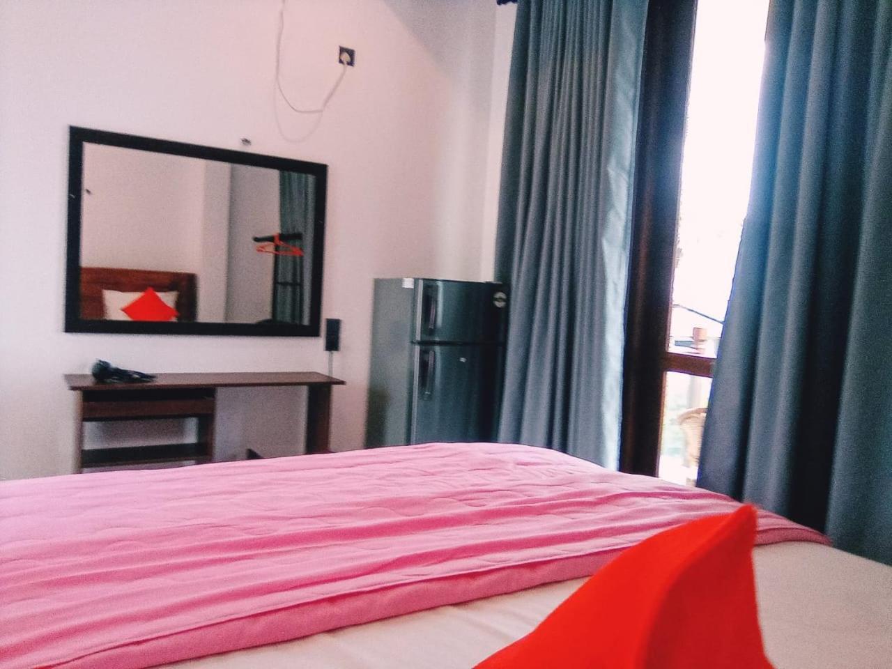 Blue Whales Hotel Хикадува Екстериор снимка