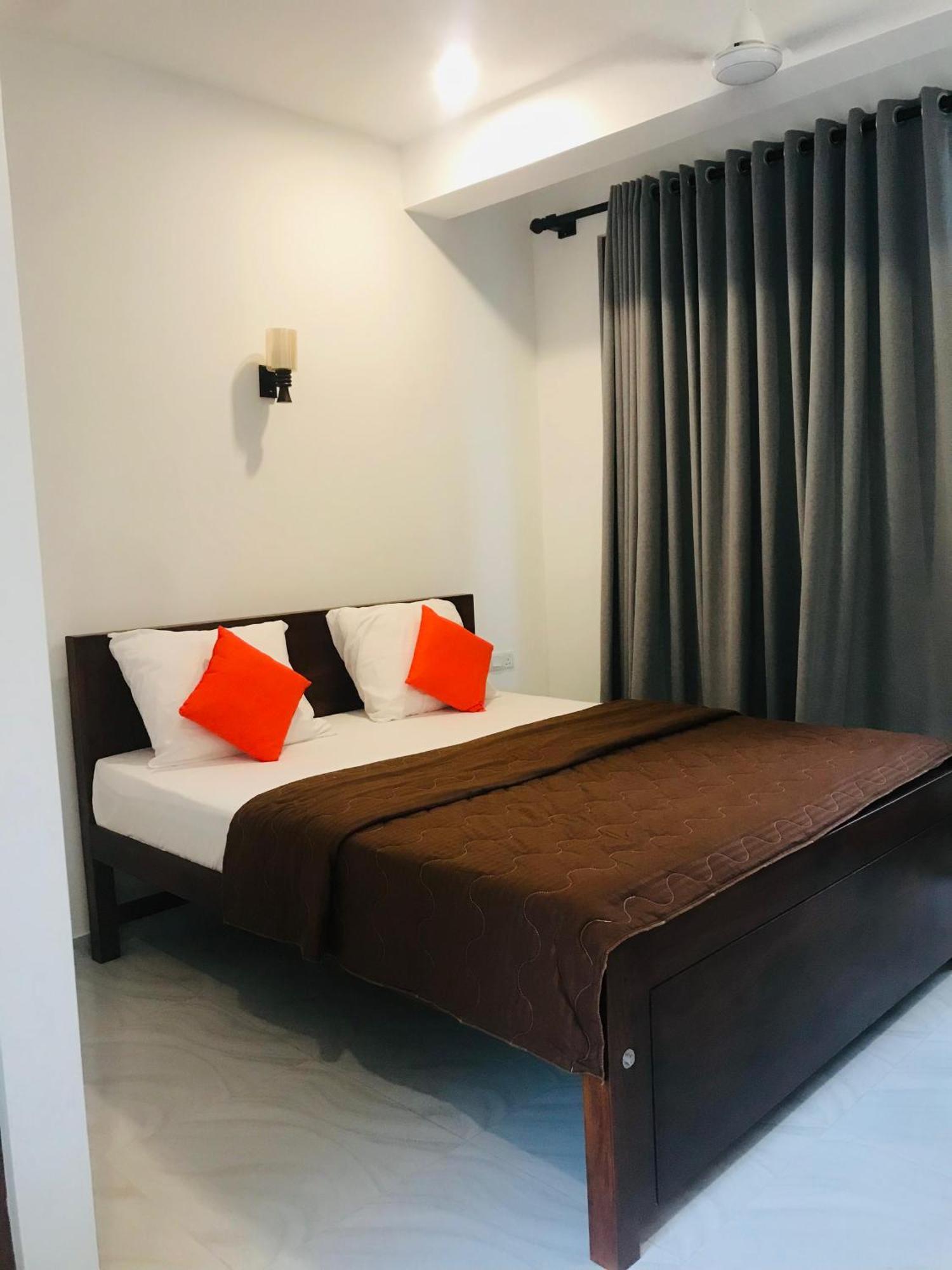 Blue Whales Hotel Хикадува Екстериор снимка