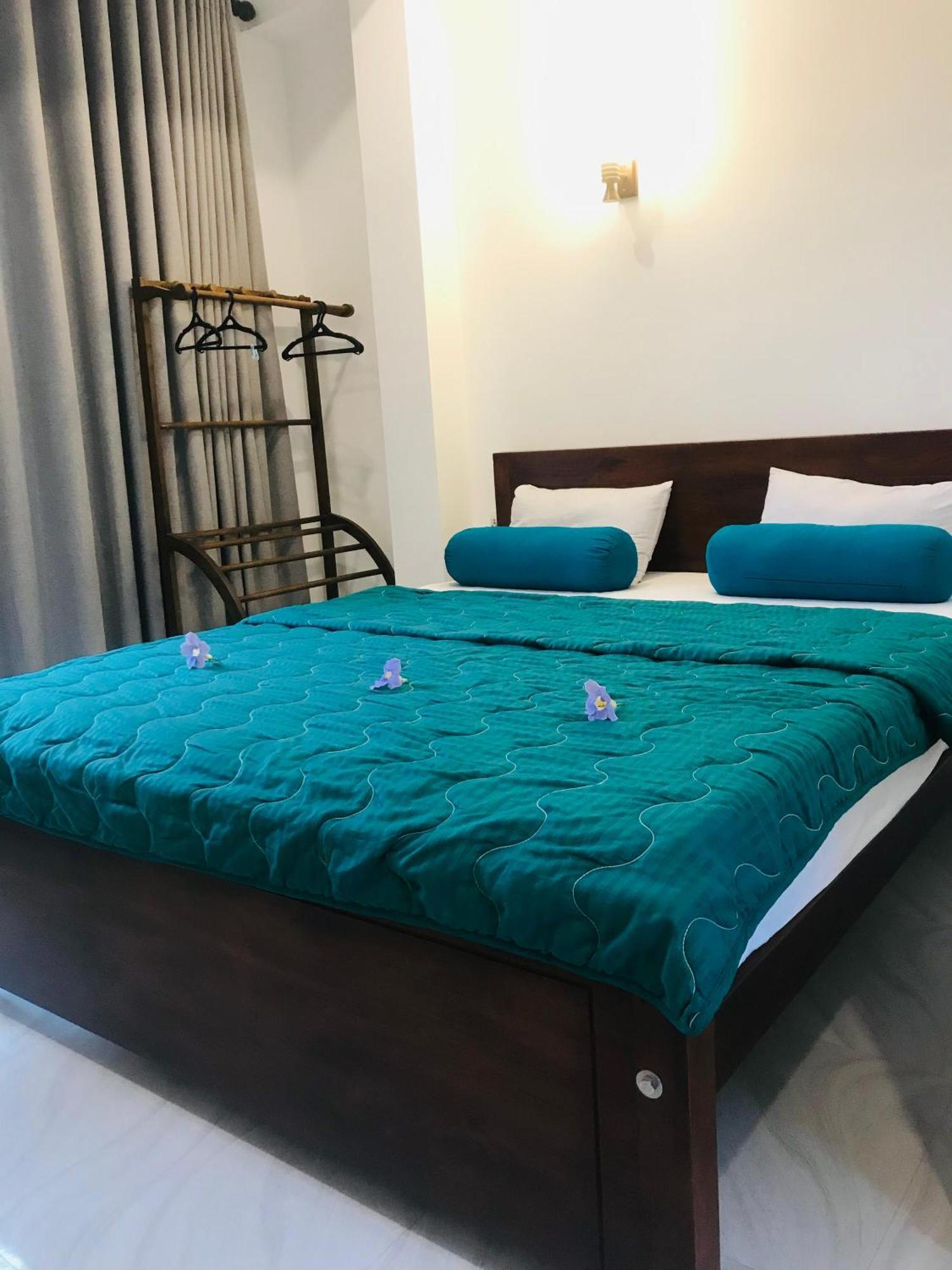 Blue Whales Hotel Хикадува Екстериор снимка