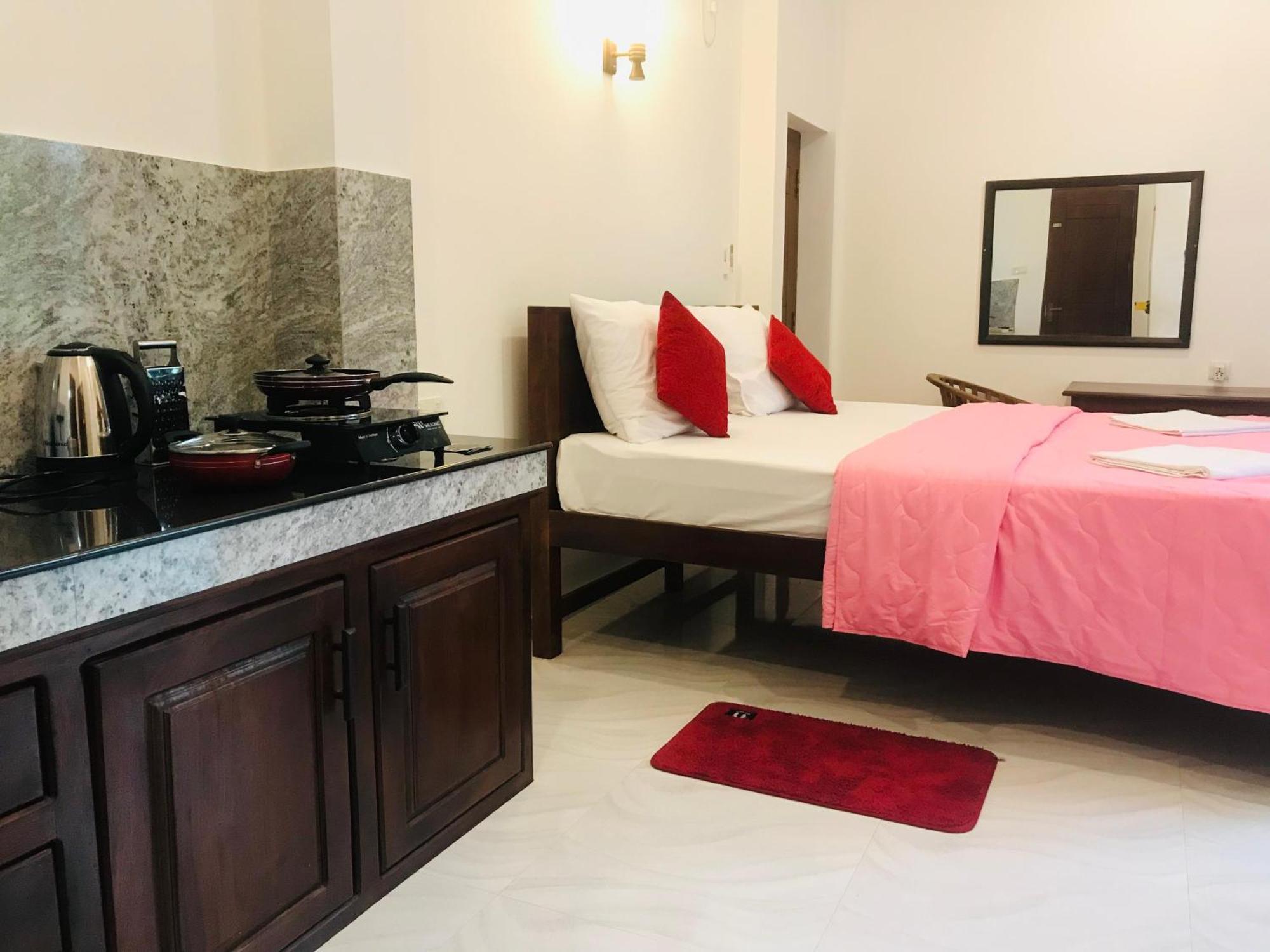 Blue Whales Hotel Хикадува Екстериор снимка