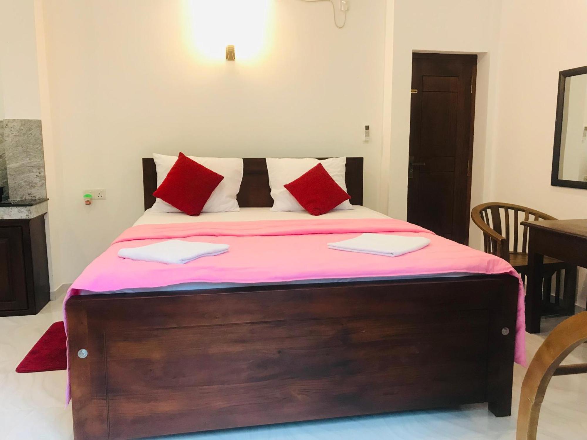 Blue Whales Hotel Хикадува Екстериор снимка